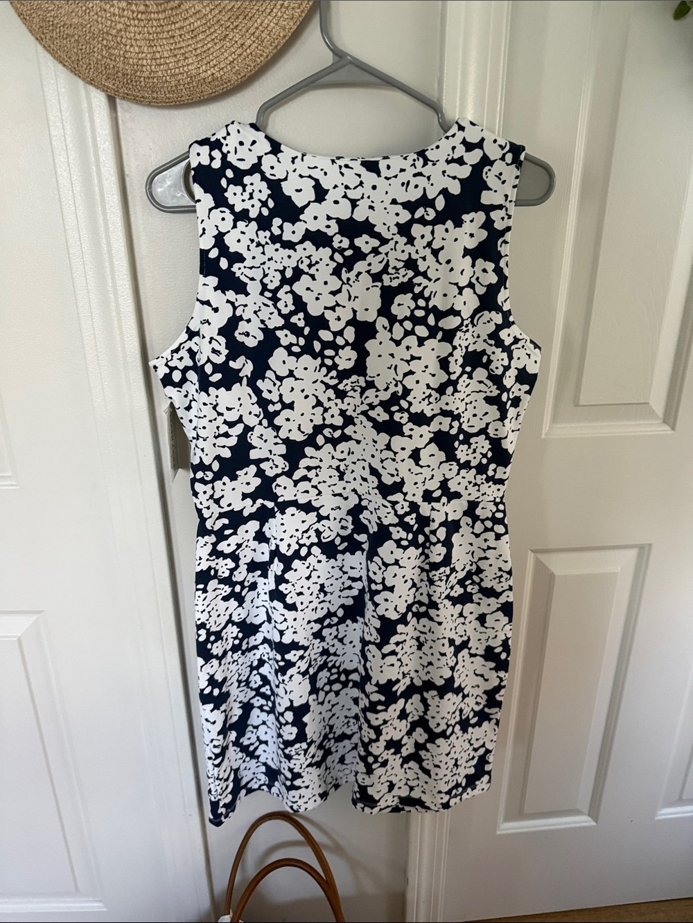 Sleeveless Navy and White Floral Dress - Picture 7 of 7
